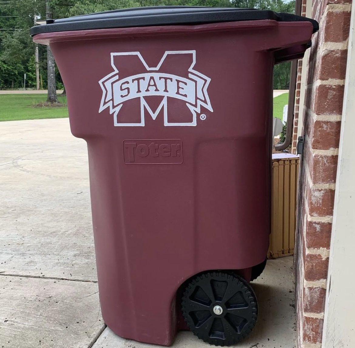 Mississippi State 64 Gallon Toter Fan Can - **This item cannot be shipped**